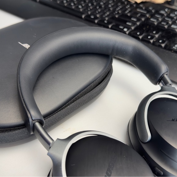 Bose QuietComfort Ultra Bluetooth Headphones, Wireless Headphones - Picture 3 of 10